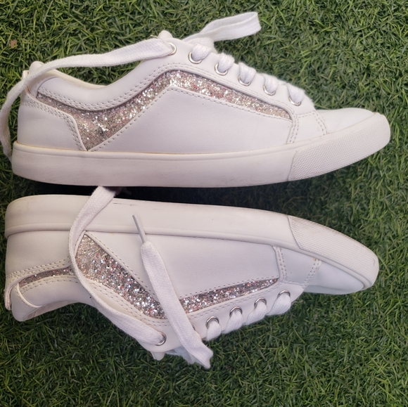 Sneakers - Picture 2 of 3